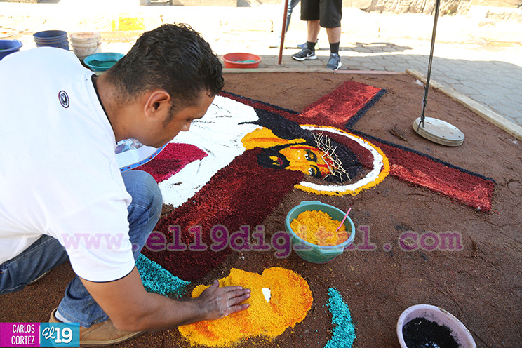Alfombras pasionarias avivan la fe de los cristianos